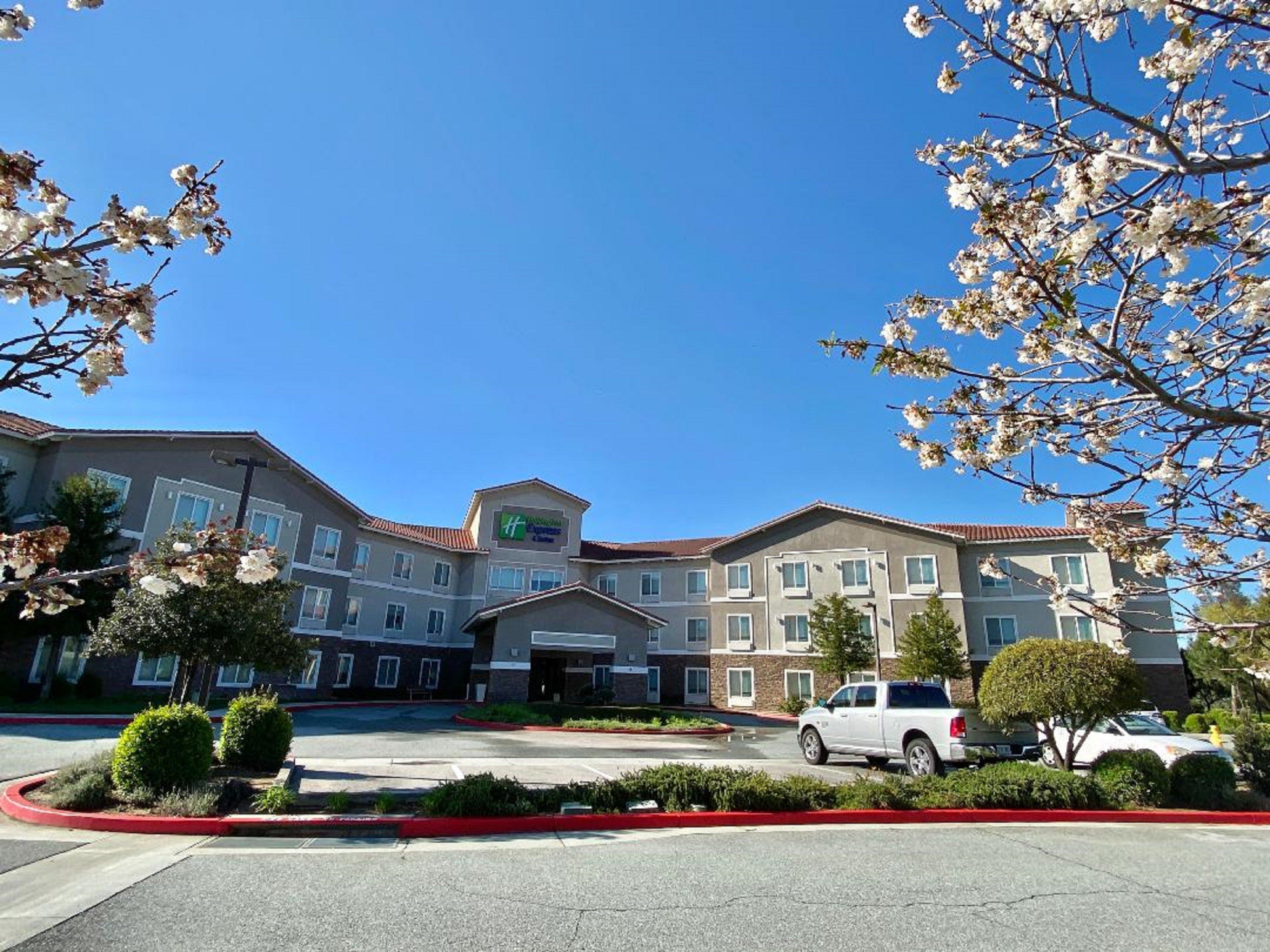 Holiday Inn Express & Suites Beaumont - Oak Valley By Ihg Екстер'єр фото