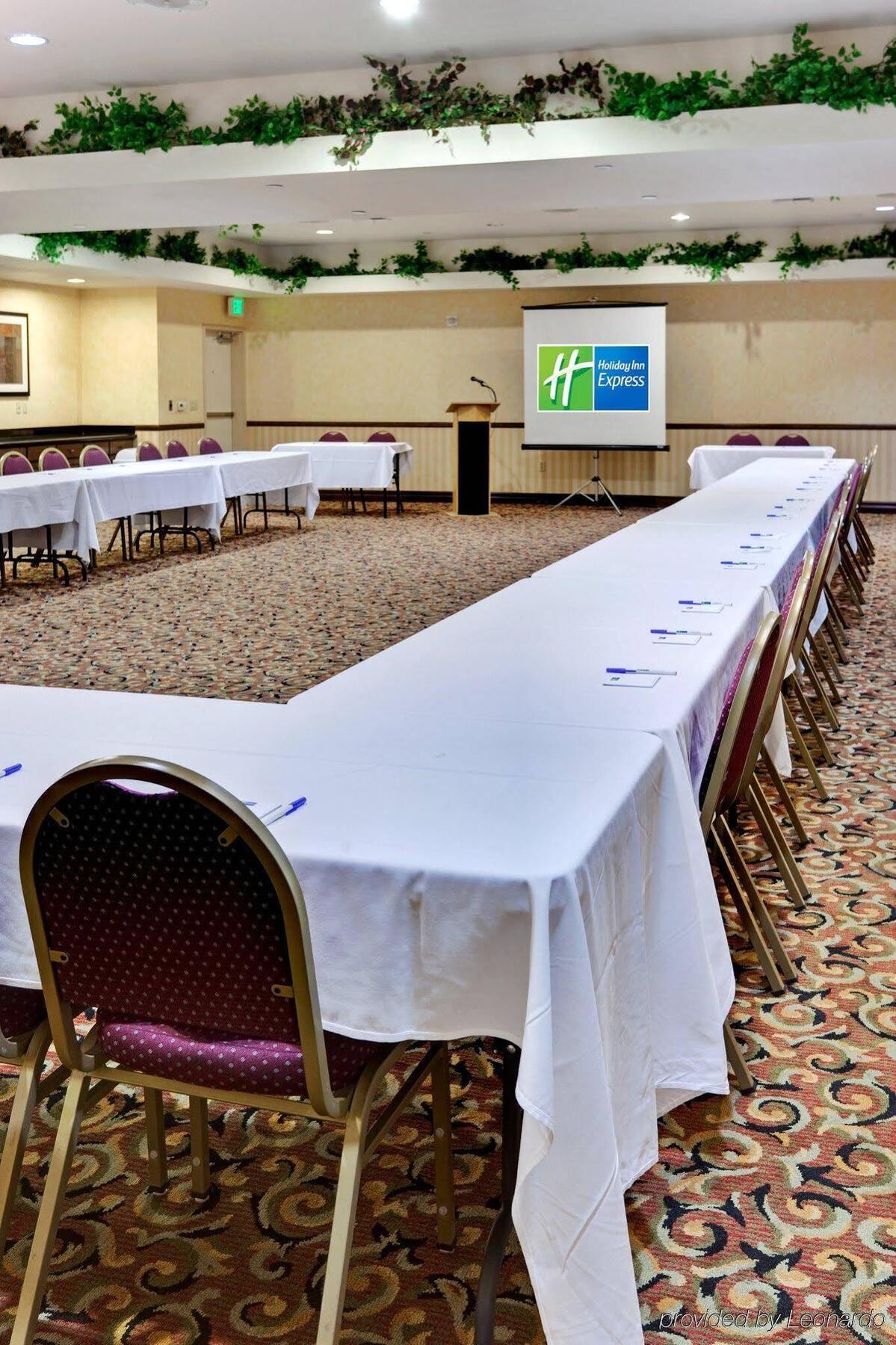 Holiday Inn Express & Suites Beaumont - Oak Valley By Ihg Екстер'єр фото